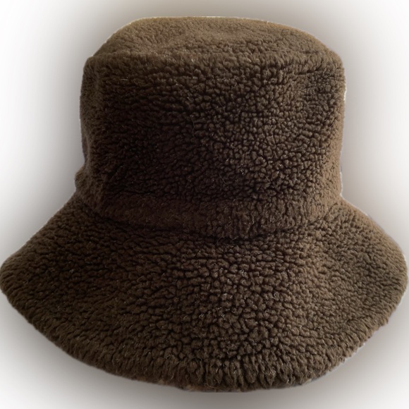 Reversible Sherpa Animal Print Bucket Hat! Inside out it's brown 🤠 - Picture 2 of 6